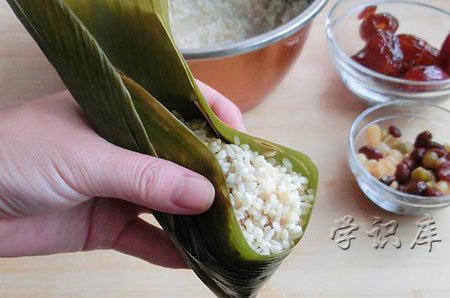 包粽子的米要泡多久(粽子米泡一晚上可以吗)