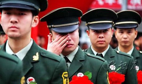 接退伍军人送什么花