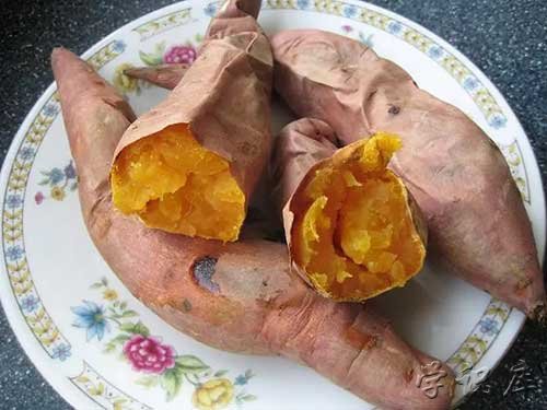 微波炉烤红薯的做法，3步烤出好吃的红薯