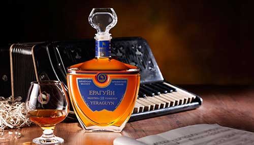 白兰地是属于什么酒(白兰地酒的简介)