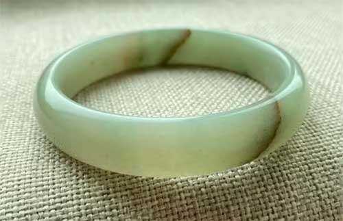 佘太翠是玉还是翡翠，佘太翠简介