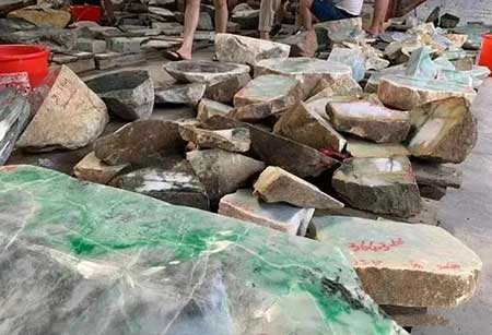 翡翠原石哪里交易，买卖翡翠原石的地方