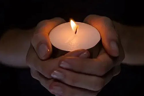 简短哀悼语八个字